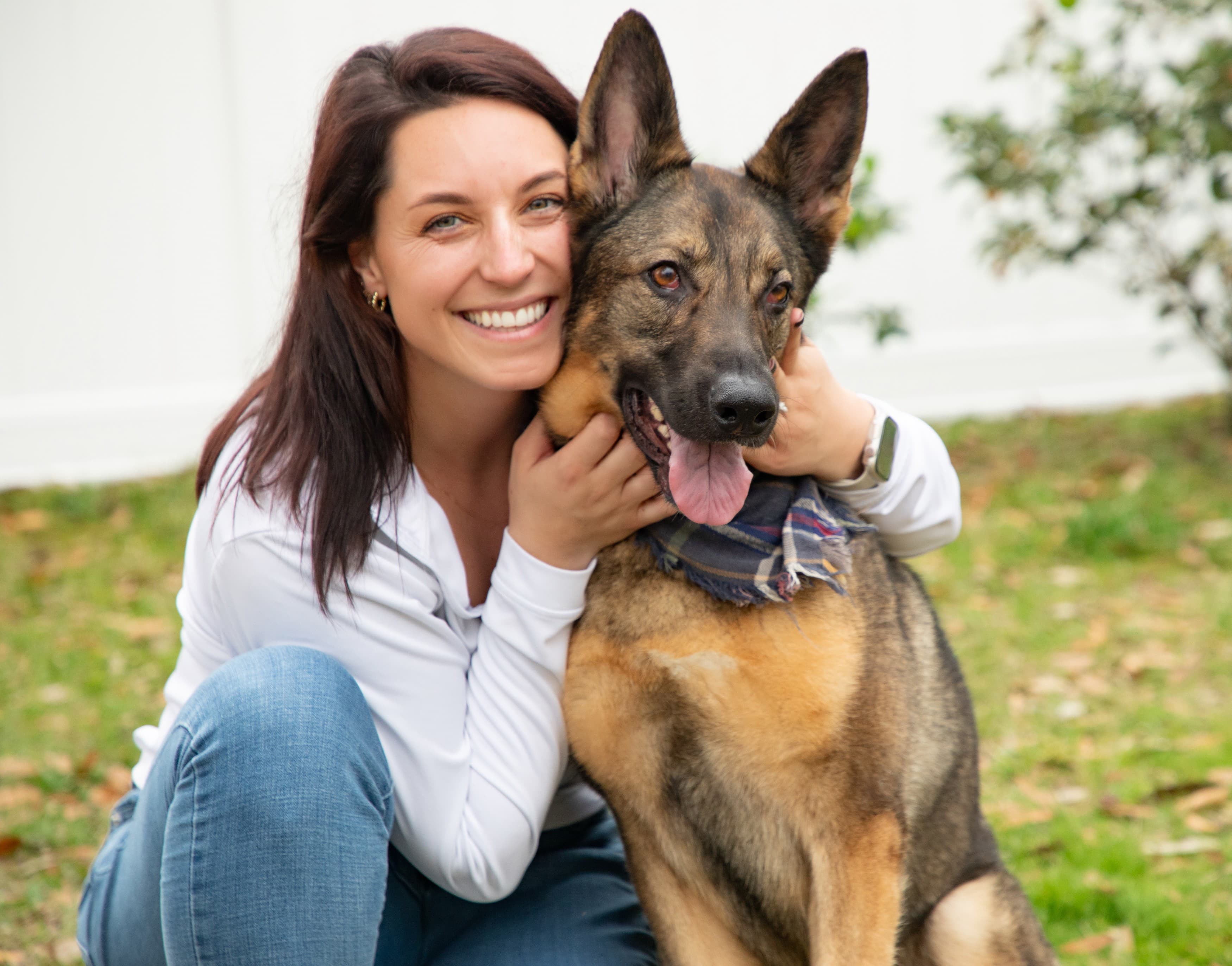 Professional headshot of Hannah with her dogs